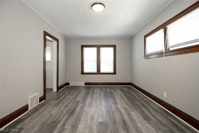 Photo - 10203 Greenview Ave