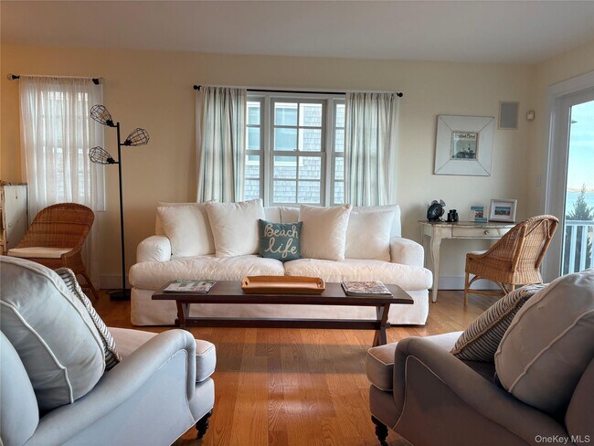 21 Bayside Ave