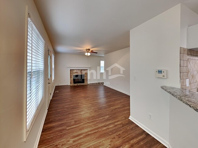 Photo - 714 Ridgewood Way