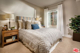 Photo - 1040 Glendon Ave