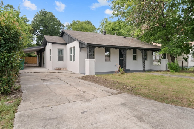 Building Photo - Beautiful newly remodeled 3 bd | 2 ba Available NOW! Located 10 min from Alamo Quarry!