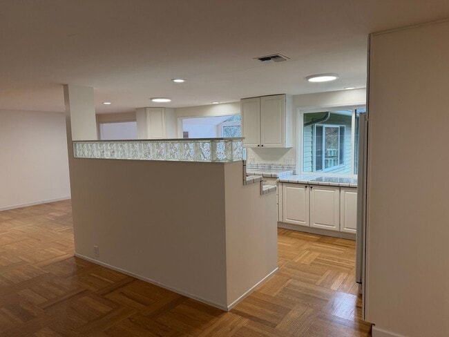 Photo - Beautiful 4 bedroom, 3 bathroom home in Eugene!