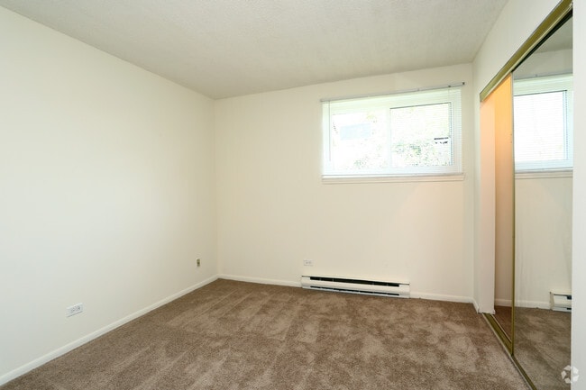 2BR, 2BA - 950SF - Bedroom