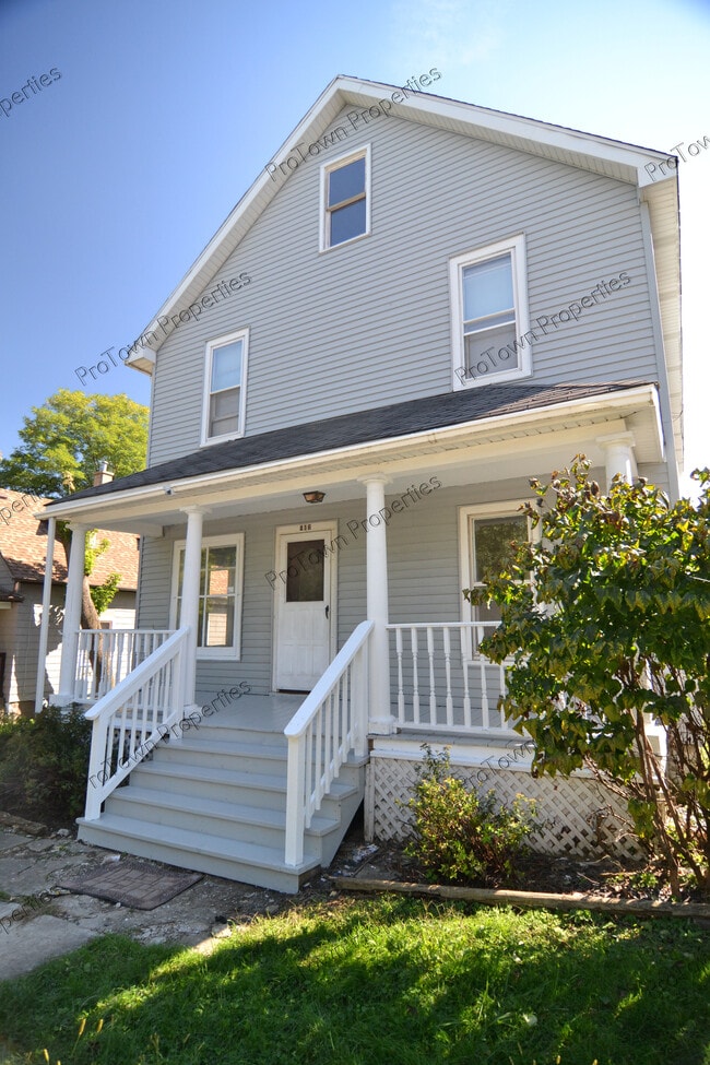 Building Photo - 416 Bridge St Unit 1