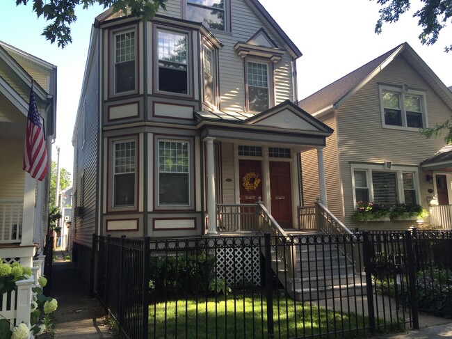 Front of Building - 1821 W Fletcher St Apartments Unit #G