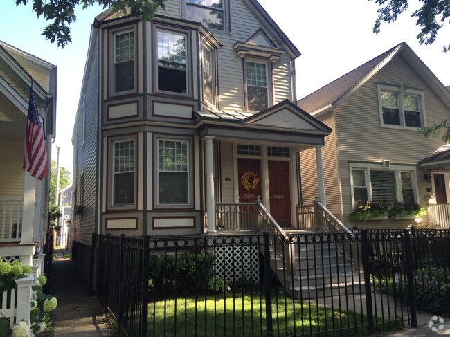 Building Photo - 1821 W Fletcher St Unit #G Rental