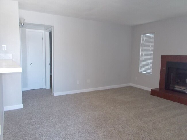 Photo - 2732 Alicialynn Way Unidad B