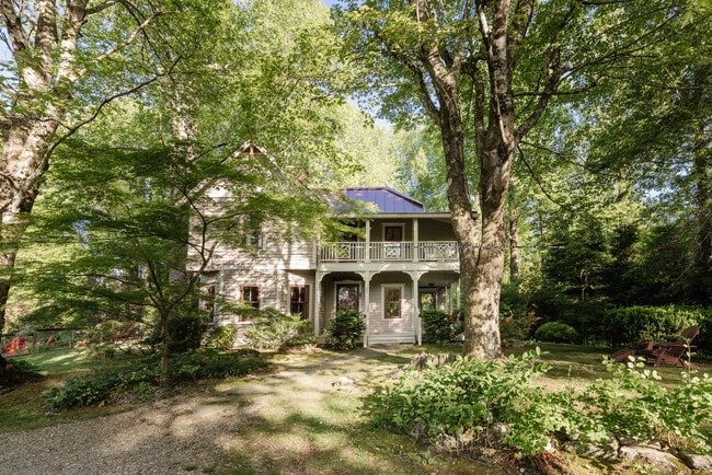 Building Photo - 520 Esseola Dr