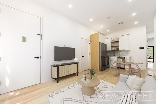Photo - Brand New 4 bed 4 Bath Duplex with Garden in Williamsburg Unit 1