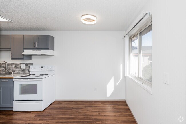 1BR, 1BA - 700SF - Dining Room