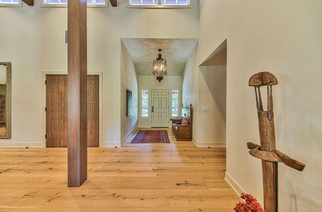 Photo - Luxury Living in Corral de Tierra!