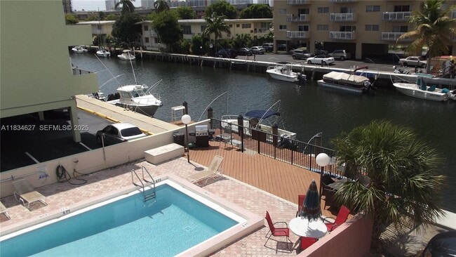 Building Photo - 3582 NE 171 St Unit 305