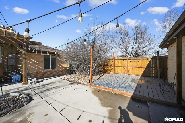 Photo - 2650 Cook St