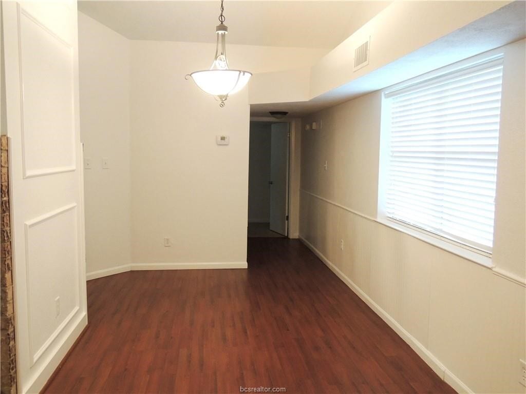 Photo - 806 Camellia Ct