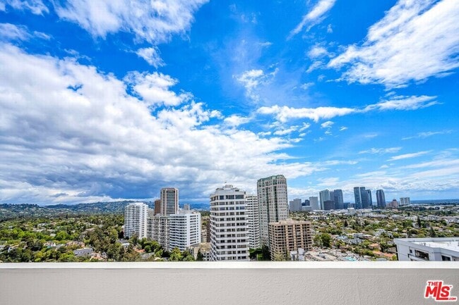 Photo - 10701 Wilshire Blvd Unidad 1903