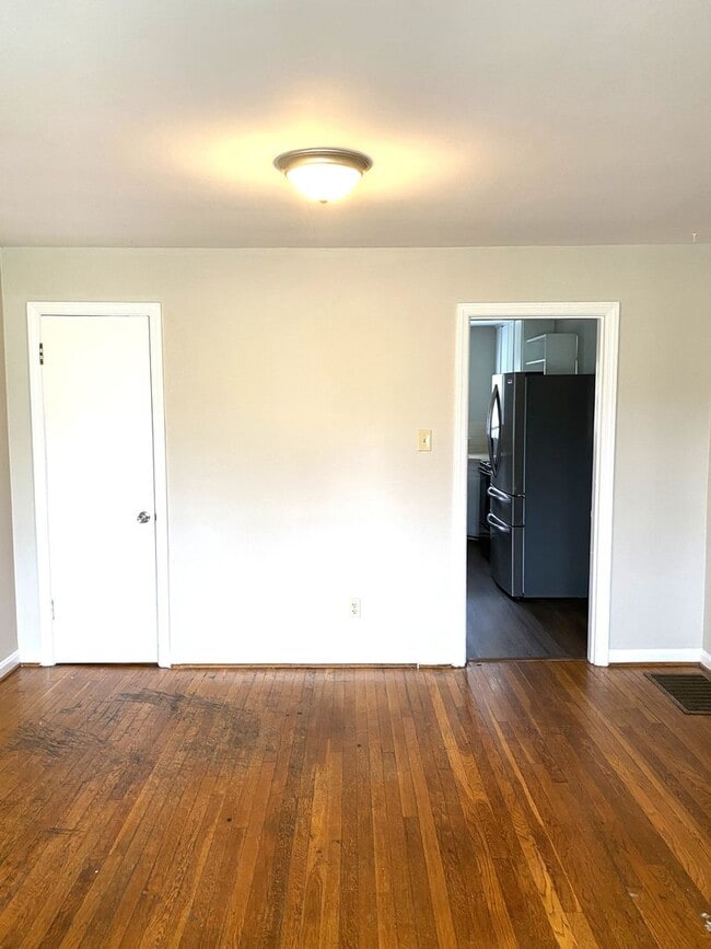 Photo - 401 Springhill Dr