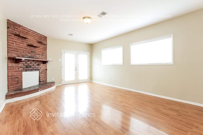 Photo - 8440 Hazeltine Ave