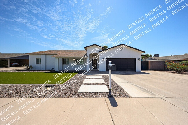 Building Photo - 813 N Almond Cir