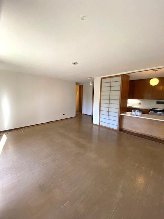 Photo - 1 Bedroom / 1 Bath at the Queen Emma Gardens