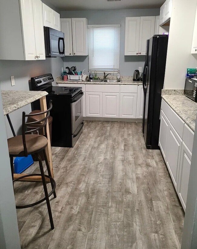 Photo - 792 Parsons St SW Unidad 1