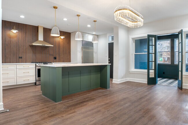 Photo - 660 E 51st St Unit 1A