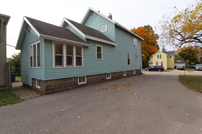 Photo - Large Updated 4 Bedroom Single Family Home
