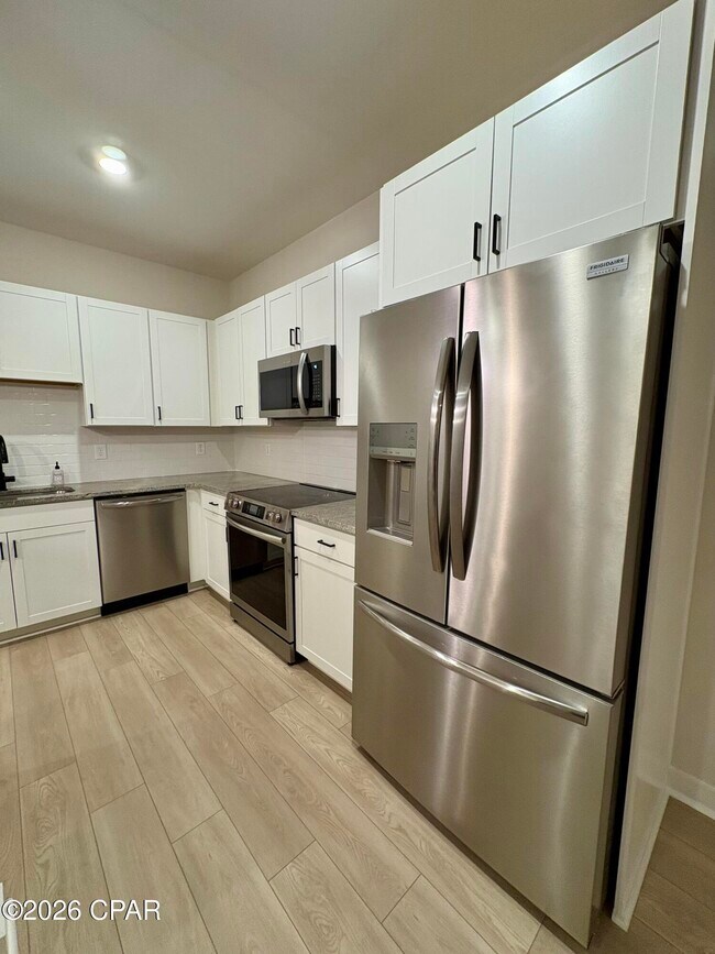 Photo - 2208 Warbler St