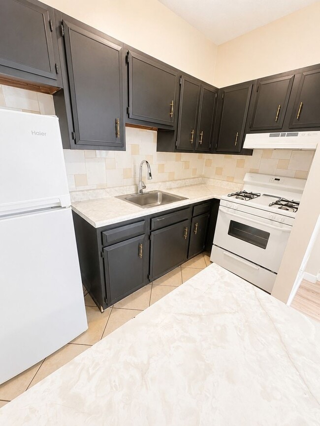 321 Ella St Unit 5