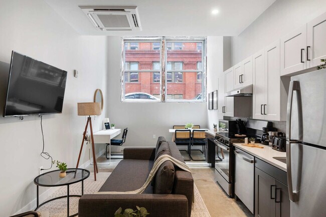 Building Photo - 205 W 4th St Rental