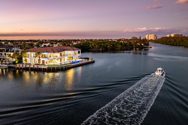 Building Photo - 2934 NE 8th Ave