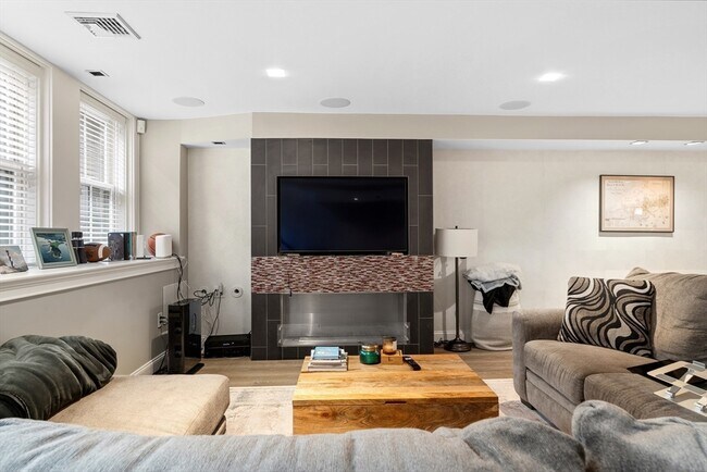 Photo - 98 Waltham St Unit 1