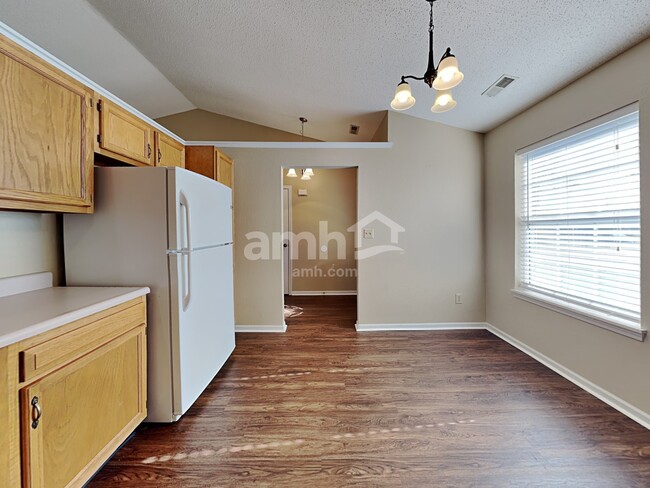 Photo - 571 Bay Ct N