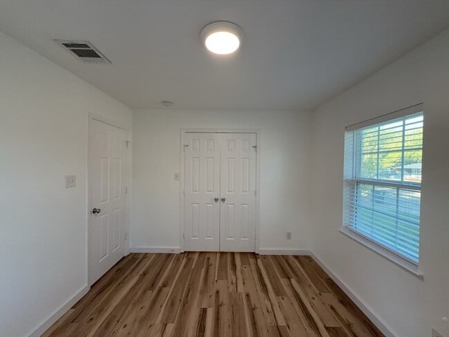 Photo - 1202 Valley View Dr