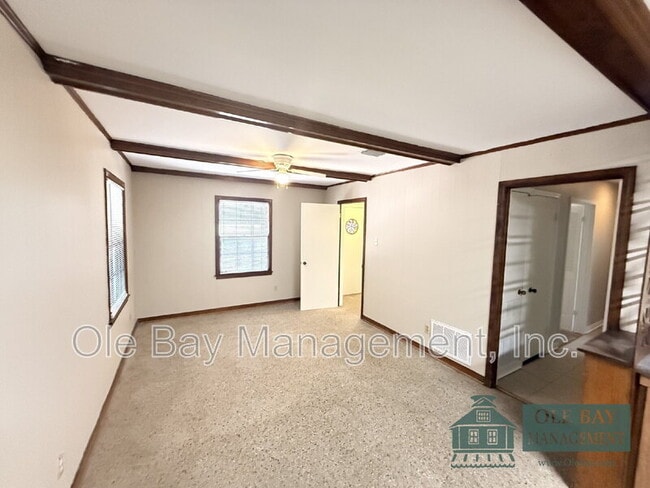 Photo - 320 Syracuse St