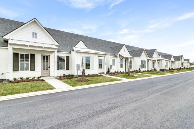 Photo - 102 Perth Pl