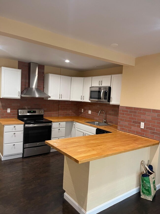 Building Photo - 409 Boston Rd Unit 2 Rental