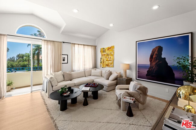 Building Photo - 6475 Zuma View Pl Unit 133