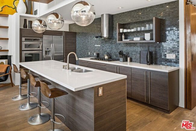 Photo - 1250 N Harper Ave Unidad 423