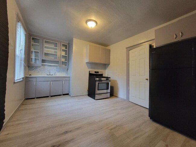 Photo - 6215 Carpenter Ave