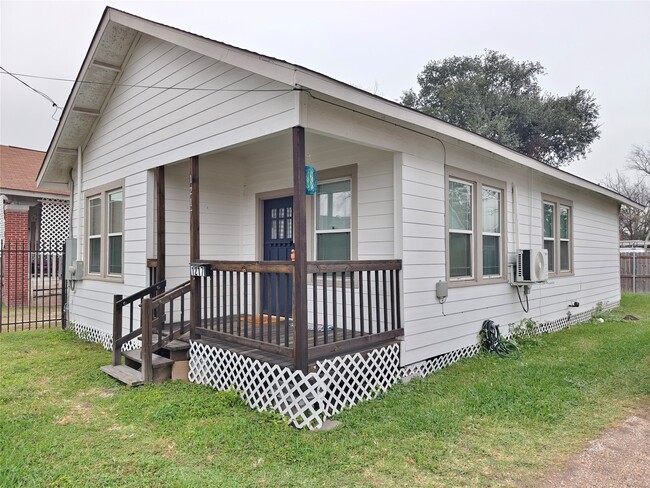 Building Photo - 1217 Campbell St