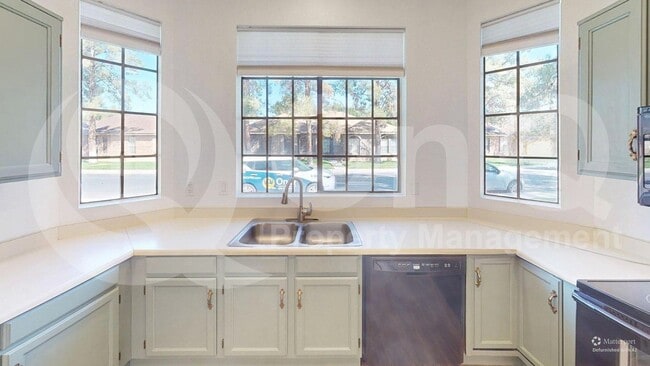 Photo - 941 E Park Ave