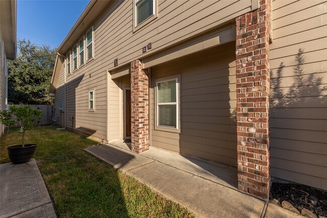 Photo - 11413 Hackmatack Way