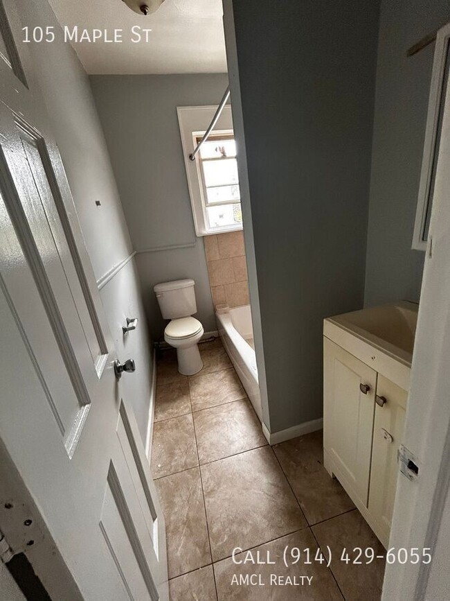 Photo - 105 Maple St