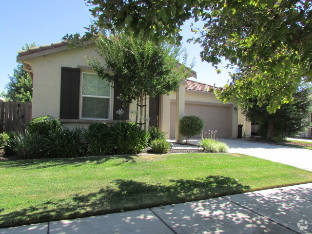 Building Photo - Single story home in Turlock!!