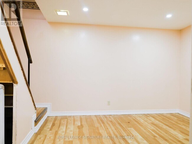 Photo - 8 Stanbridge Ct