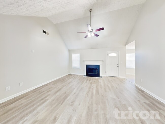 Photo - 185 Labrea Blvd