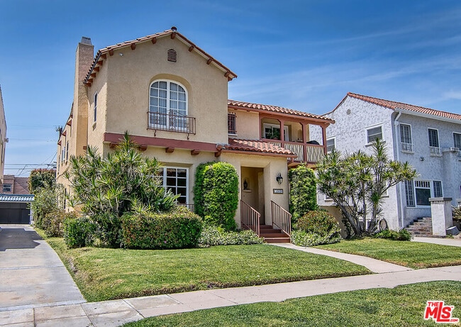 Photo - 1071 Cloverdale Ave