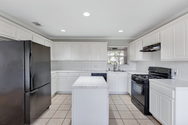 Photo - 4750 Sanford Rd