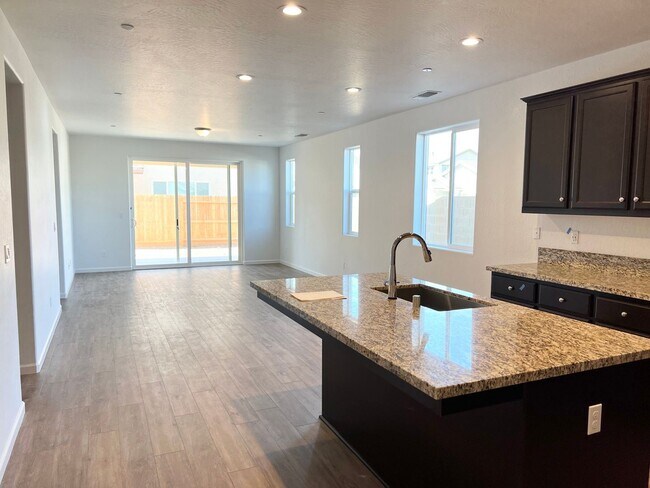 Photo - 4 br, 2 bath House - 6151 E Adena Ave