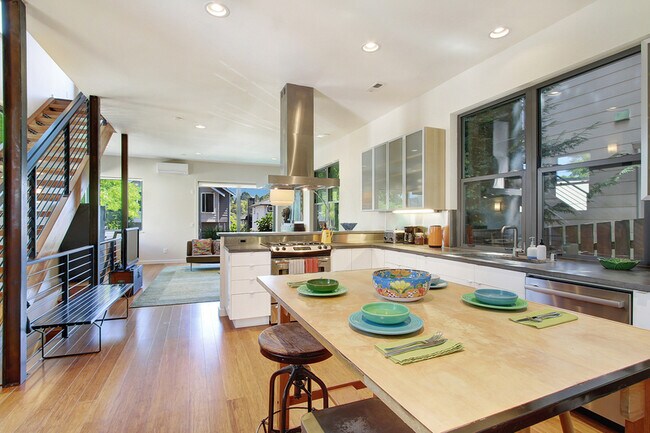 Photo - 216 26th Ave E